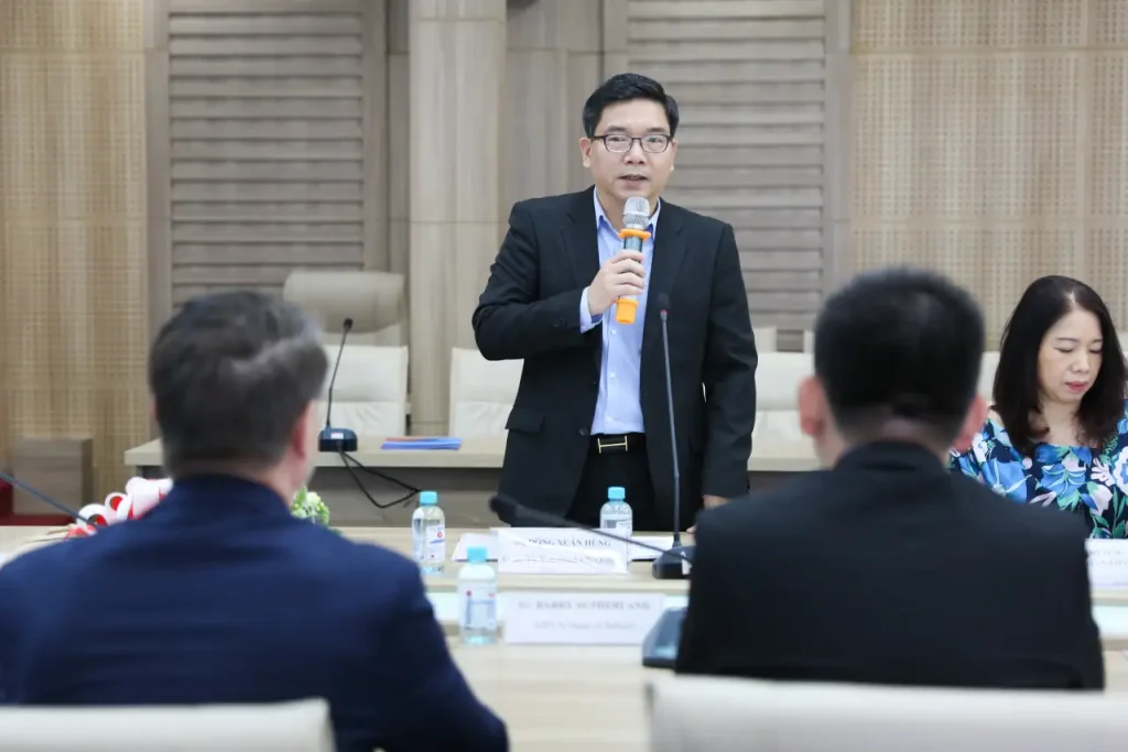 Ông Đồng Xuân Hùng - Giám đốc Ngân hàng Thương mại Cổ phần Công thương Việt Nam Chi nhánh 4 phát biểu tại buổi ký kết