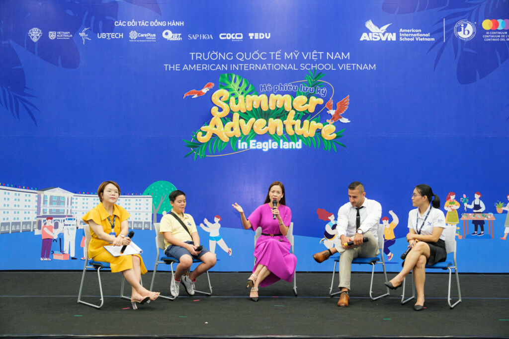Tại talk show Kiến tạo tương lai, đại diện Trường quốc tế Mỹ Việt Nam tư vấn cho các phụ huynh cách để hồ sơ học thuật con nổi bật.